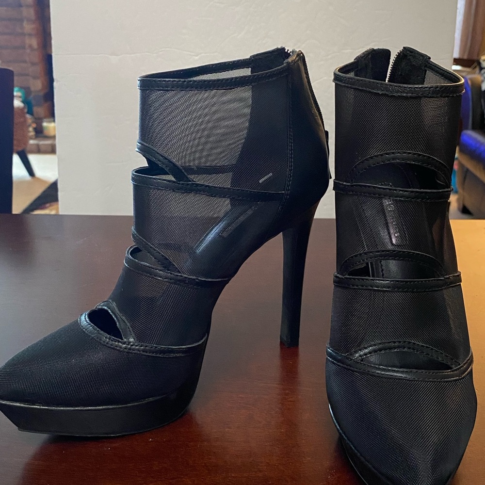 BCBG black mesh cutout stiletto shoes 9 NEW